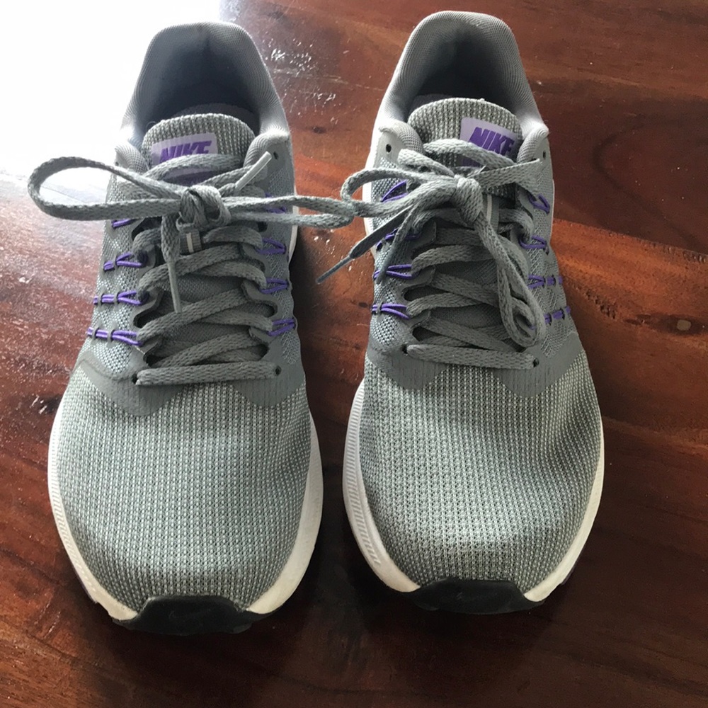 Nike Run Swift Women’s Shoes Sneakers Size 9